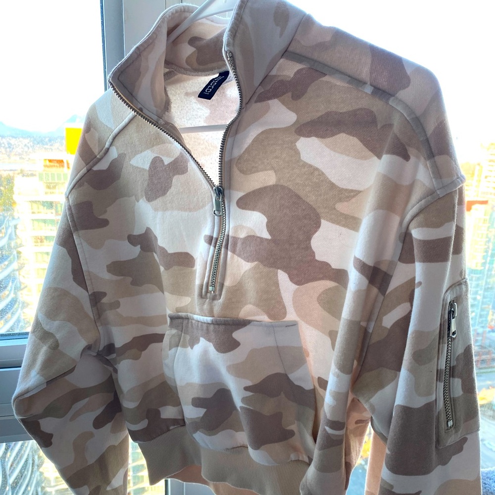 Never Worn H&M Cropped Long Sleeve - Tan and White